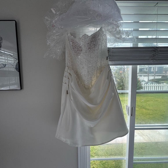 Elegant White Strapless Mini Dress - Picture 2 of 5